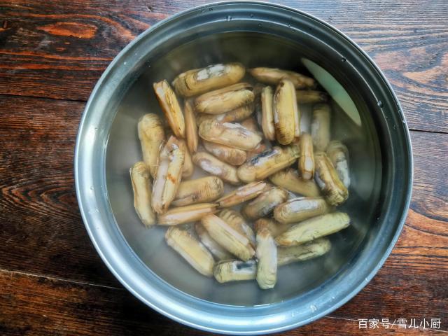 這個海鮮被稱作“小人仙”，肉質肥美，用這個方法做，一盤不夠吃