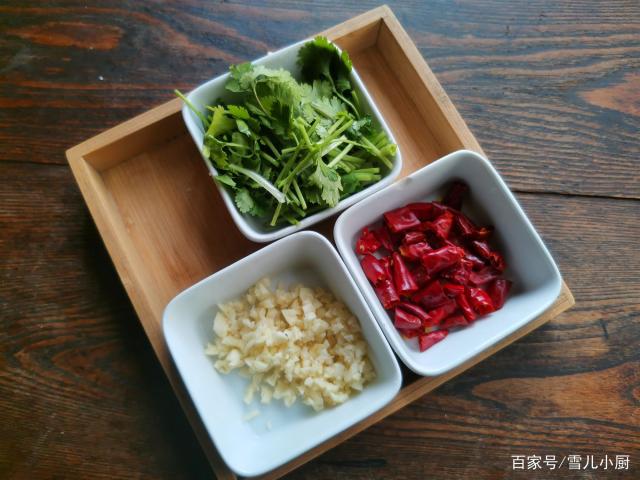 這個海鮮被稱作“小人仙”，肉質肥美，用這個方法做，一盤不夠吃