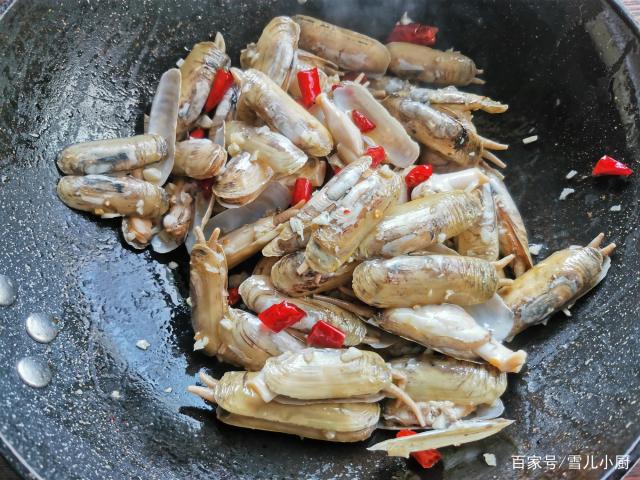 這個海鮮被稱作“小人仙”，肉質肥美，用這個方法做，一盤不夠吃