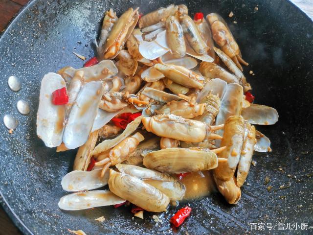 這個海鮮被稱作“小人仙”，肉質肥美，用這個方法做，一盤不夠吃
